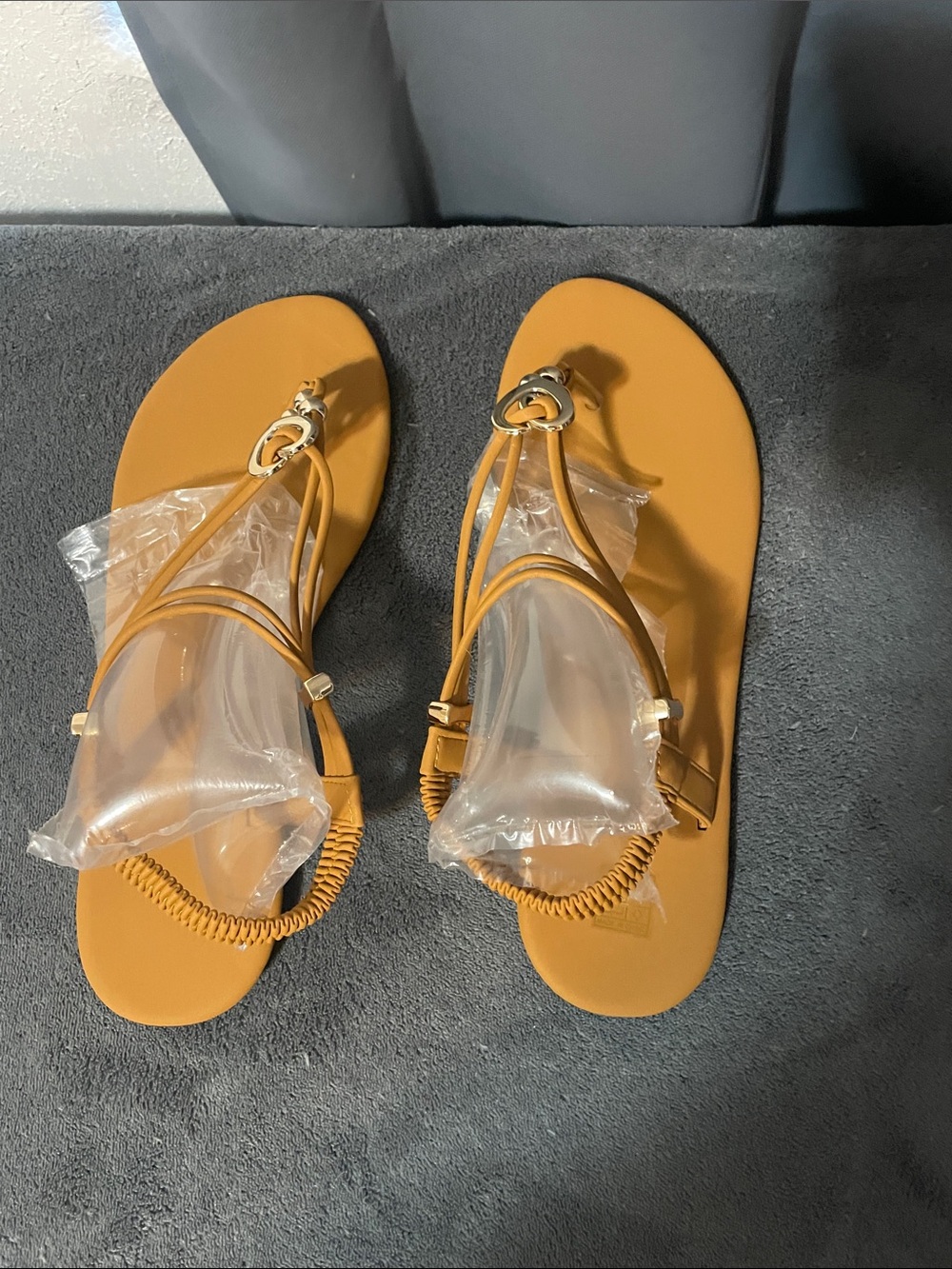 Women's Tan Heart-Detail Strappy Sandals NWOT - Picture 4 of 8